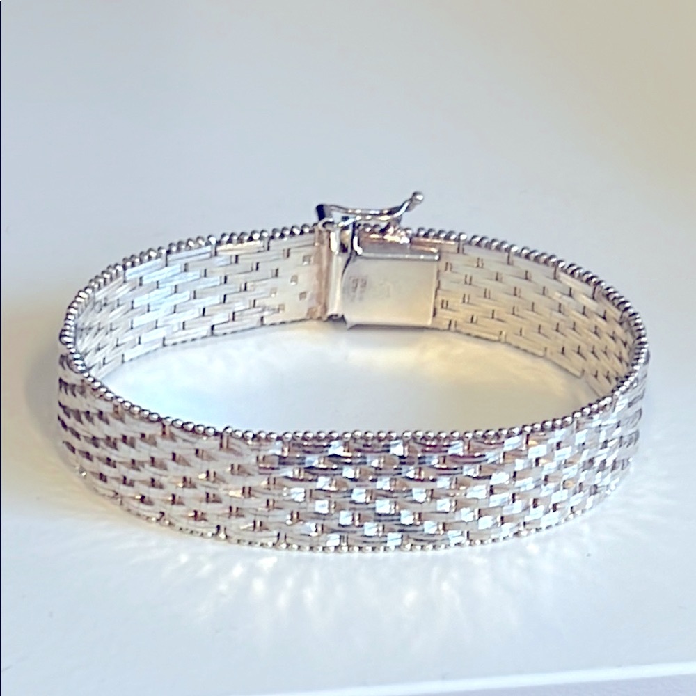 Elegant sterling  Silver Bracelet